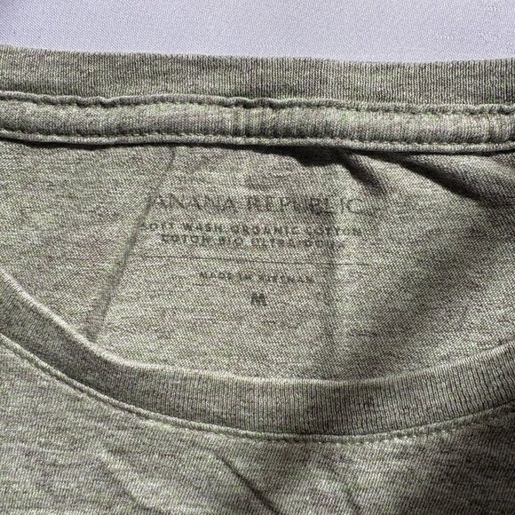 Banana Republic Men’s Classic - Picture 3 of 5